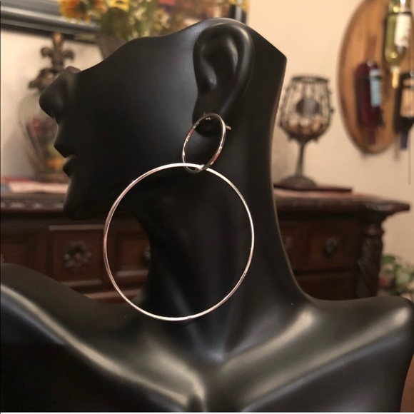 😁Touch of Silver Double Hoop Earrings - Picture 2 of 4